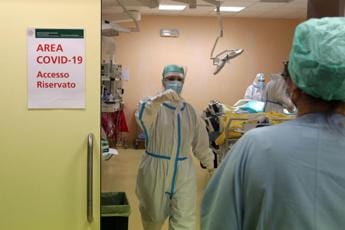 Galleria foto 'Covid oggi Lazio, 4.710 contagi e 9 morti. A Roma 2.457 nuovi casi' - foto 1