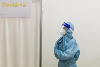 Galleria foto 'Covid oggi Lombardia, 1.864 e 13 morti: 282 casi a Milano' - foto 1