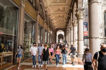Galleria foto 'Covid oggi Lombardia, 14.025 casi e 13 morti. A Milano 1.324 contagi' - foto 1