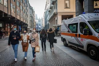 Galleria foto 'Covid oggi Lombardia, 6.216 contagi e 22 morti: a Milano 668 casi' - foto 1