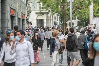 Galleria foto 'Covid, studio: neuroinfiammazione anche in chi non si è ammalato' - foto 1