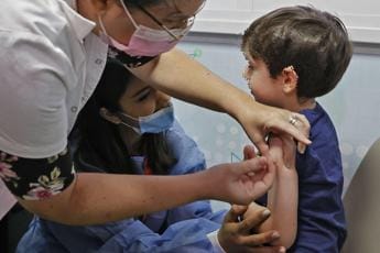 Galleria foto 'Covid Usa, ok Fda a vaccini aggiornati Omicron 4 e 5 in bimbi over 5' - foto 1