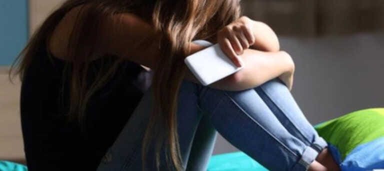 Foggia, 13enne pestata al cinema e umiliata online: «Picchiata due volte mentre le altre filmavano». Scatta la denuncia