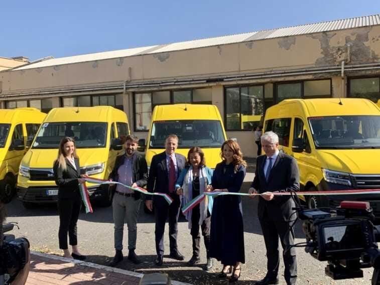 Galleria foto 'Da Enel X e Arriva Italia 20 nuovi e-bus per studenti disabili a Roma' - foto 1
