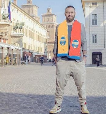 Galleria foto 'De Rossi allenatore della Spal, i tifosi della Roma cambiano i colori a Ferrara' - foto 1