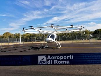 Galleria foto 'Decolla taxi volante, inaugurato vertiporto di Fiumicino' - foto 1