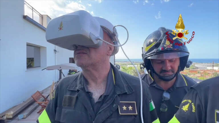 Galleria foto 'Distacco massi da un costone nel Palermitano, evacuate abitazioni' - foto 1