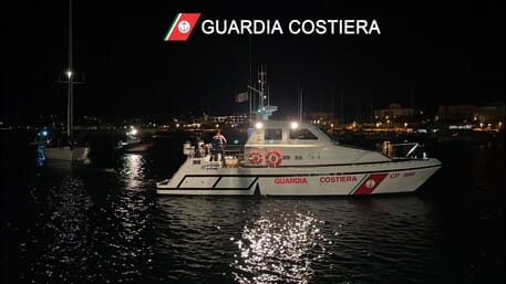 Galleria foto 'Migranti: in 96 sbarcano in Salento, tra cui 27 minorenni' - foto 1