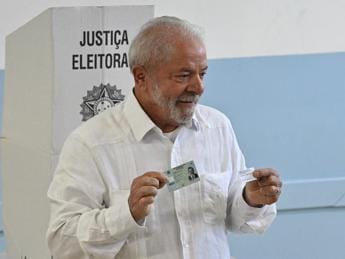 Galleria foto 'Elezioni Brasile 2022, Lula vota: “Il giorno più importante della mia vita”' - foto 1