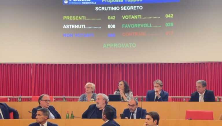 Galleria foto 'Consiglio regionale, Emiliano s’impone e il Pd si divide. Lega all’attacco' - foto 1