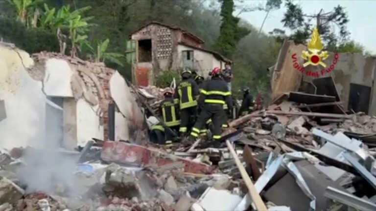 Galleria foto 'Esplosione di una palazzina a Lucca, due morti' - foto 1