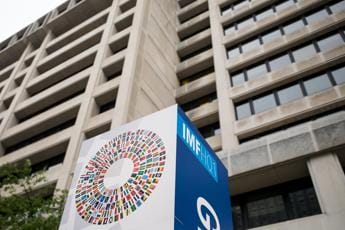 Galleria foto 'Fmi rivede stime Italia, Pil a +3,2% ma prossimo anno -0,2%' - foto 1