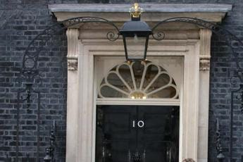 Galleria foto 'Gb, pacco sospetto a Londra: evacuati Downing Street e Whitehall' - foto 1