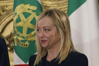 Galleria foto 'Governo, folla di parenti e amici per i ministri al Colle' - foto 1