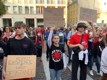 Galleria foto 'Governo Meloni, a Milano la prima manifestazione ‘contro’' - foto 1