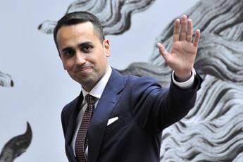 Galleria foto 'Governo, passaggio di consegne Tajani-Di Maio: “Si parte per nuova sfida”' - foto 1