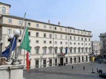 Galleria foto 'Governo, ritardi sul Pnrr? Botta e risposta tra Meloni e Draghi' - foto 1