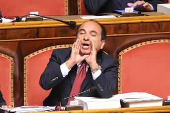 Galleria foto 'Governo, Scilipoti torna al Senato: “Meloni coraggiosa”' - foto 1