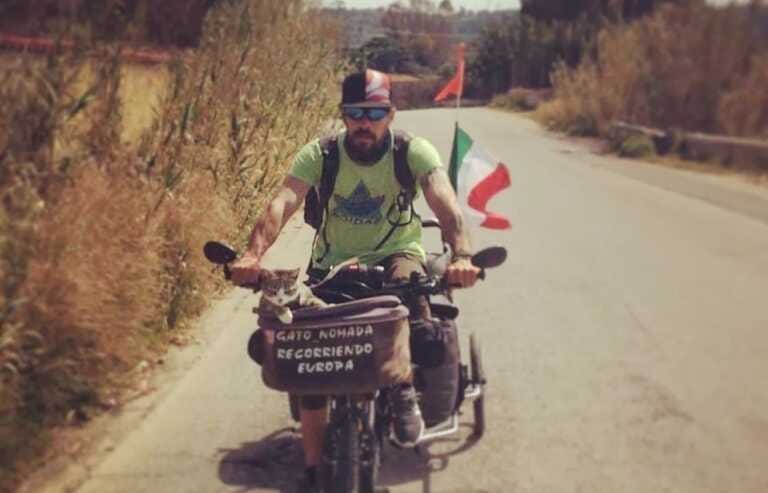 Da Santiago a Martina in bici col gatto: «Voglio essere felice»