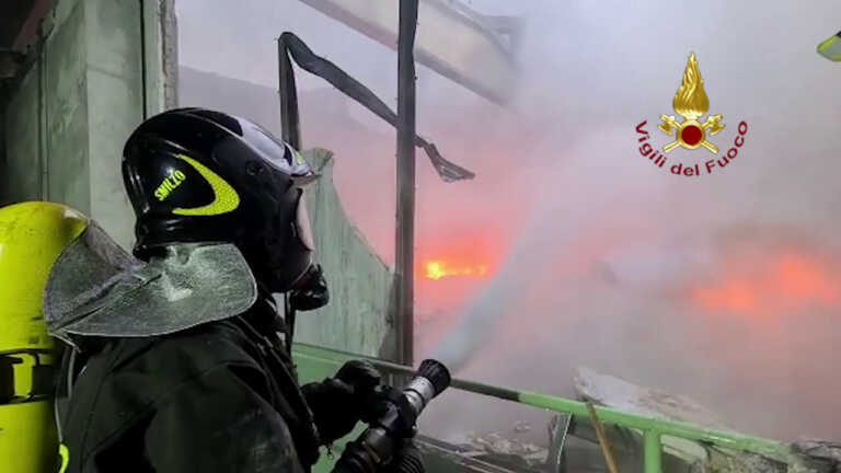 Galleria foto 'Incendio in azienda materiali plastici nel torinese' - foto 1