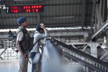 Galleria foto 'India, graffiti su vagoni metro: arrestati 4 writers italiani' - foto 1