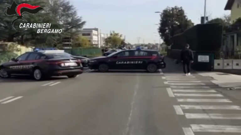 Galleria foto 'Investe motociclista dopo lite al semaforo nel bergamasco, arrestato' - foto 1