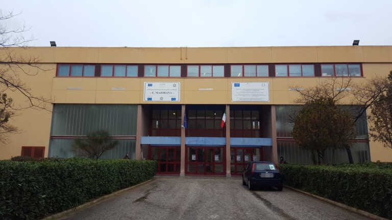 Professore dell’istituto Majorana di Bari aggredito dal padre di un’alunna: due condanne