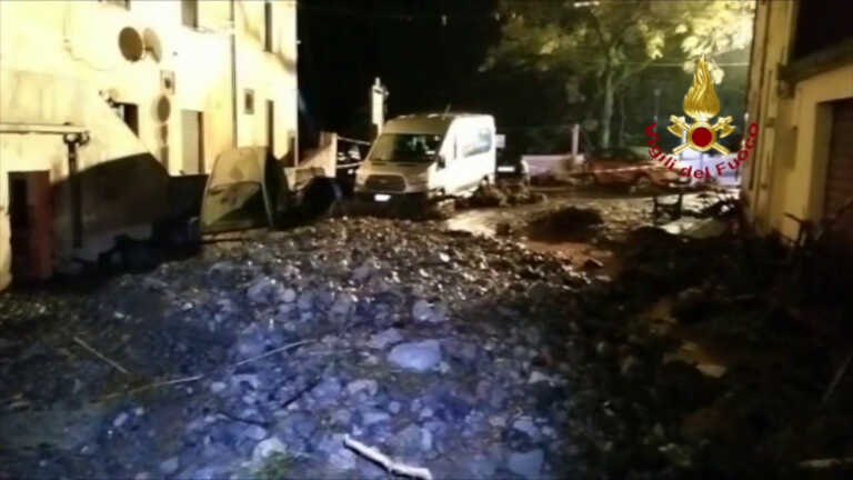Galleria foto 'Maltempo, criticità e allagamenti tra le province di Cosenza e Potenza' - foto 1