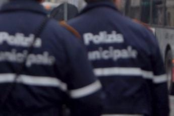 Galleria foto 'Meloni-Berlusconi, ressa tv in via Scrofa. Vigili: “‘Ndo sta er morto?”' - foto 1
