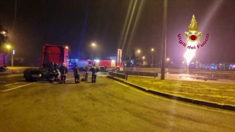Galleria foto 'Messo in sicurezza a Tortona autoarticolato che trasportava GNL' - foto 1