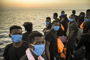 Galleria foto 'Migranti, oltre 900 in salvo su navi ong: “Così abbiamo visto morire gli altri”' - foto 1