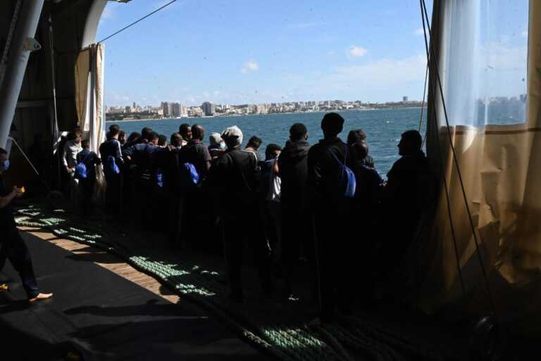 Sbarchi di migranti a Taranto: arrestati 6 presunti scafisti, uno è minorenne