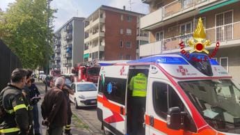 Galleria foto 'Milano, cede grata in un palazzo: donna di 69 anni precipita al suolo' - foto 1