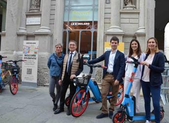 Galleria foto 'Milano, da oggi si può visitare anche in monopattino e bici elettrica' - foto 1
