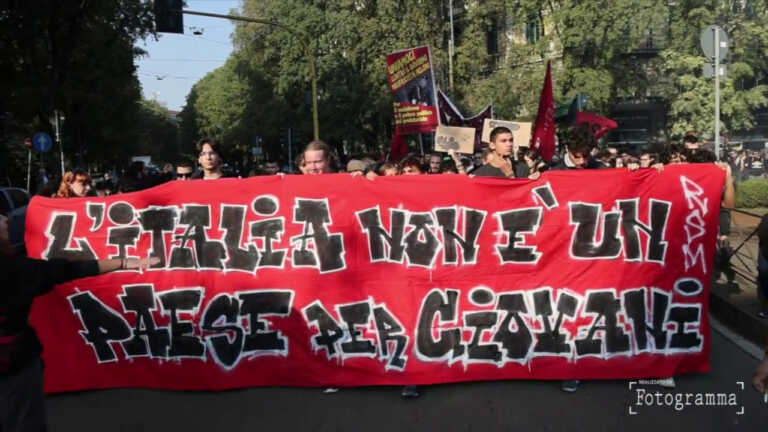 Galleria foto 'Milano, nuovo venerdì di protesta per gli studenti' - foto 1
