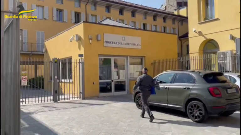 Galleria foto 'Monza, sequestrati 2,7 milioni a imprenditore. Emetteva fatture false' - foto 1