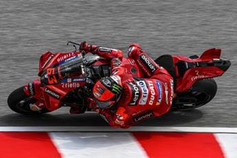 Galleria foto 'MotoGp Malesia, Martin in pole: Bagnaia cade ma è nono' - foto 1