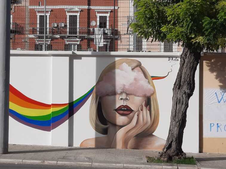 A Bari un murale contro l’omofobia dedicato a Raffaella Carrà