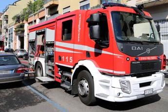 Galleria foto 'Napoli, voragine in strada a Villaricca: palazzo a rischio ' - foto 1