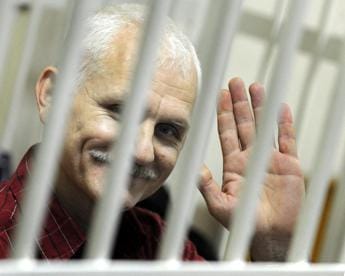 Galleria foto 'Nobel Pace 2022, chi è Ales Bialiatski' - foto 1
