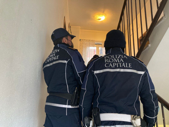 Galleria foto 'Ostia, sgombero alloggi Ater occupati da famiglia Spada' - foto 1