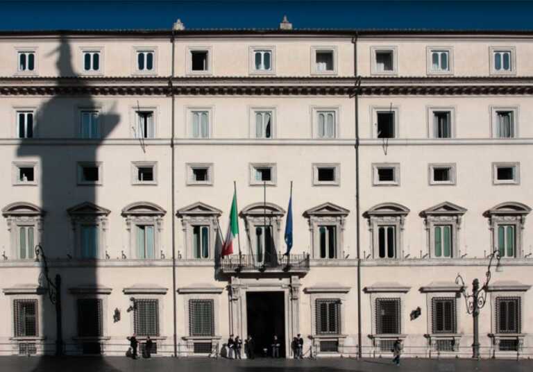 Palazzo Chigi tra social e Costituzione