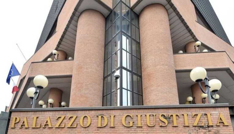 Processo Emiliano, il testimone: «Fui io a decidere di non farmi pagare dal governatore»