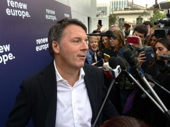 Galleria foto 'Pd, Renzi: “E’ finito, noi siamo il futuro”' - foto 1