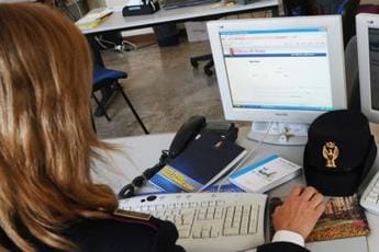 Galleria foto 'Pedopornografia, riprende con cellulare e invia abusi su figlia di 2 anni' - foto 1