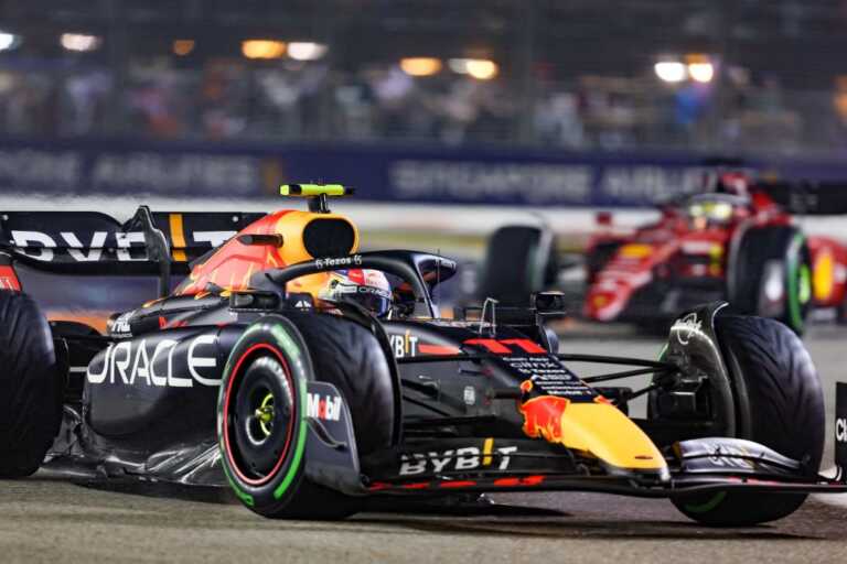 Galleria foto 'Perez vince Gp Singapore, sul podio le Ferrari di Leclerc e Sainz' - foto 1