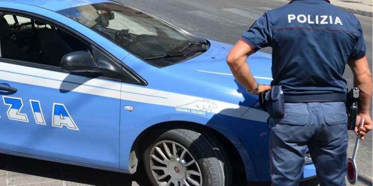 Taranto, rapinano e feriscono un giovane gambiano: arrestati madre e figlio