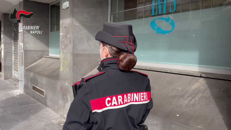 Galleria foto 'Reddito cittadinanza, a Napoli nelle tasche sbagliate quasi 15 milioni' - foto 1