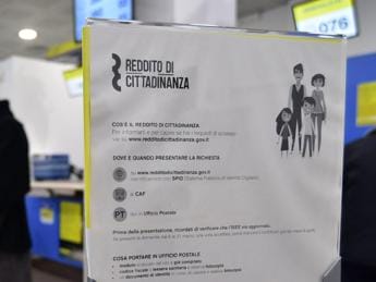 Galleria foto 'Reddito di cittadinanza, bonus, taglio tasse: cosa rischia di saltare con la manovra' - foto 1