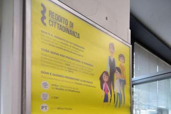 Galleria foto 'Reddito di cittadinanza, ecco chi rischia di perderlo' - foto 1